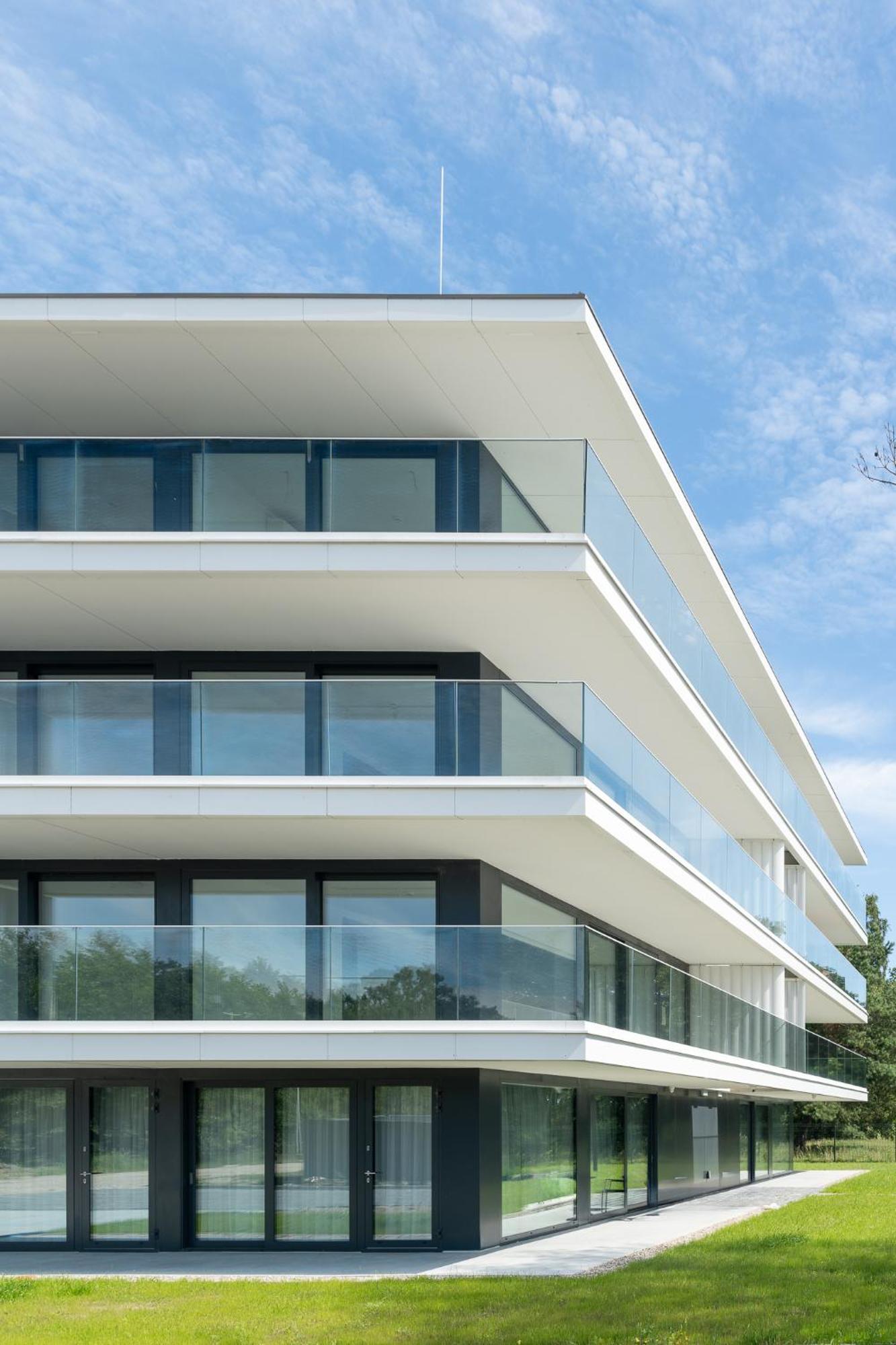 Sea & Lake - City Apartments Мельно Экстерьер фото